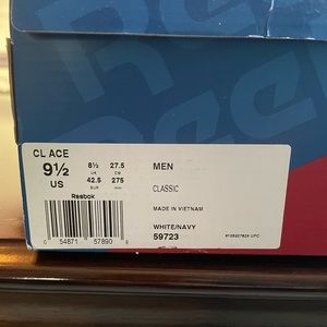 NEW, NEVER WORN Reebok Men’s Classic White/Navy tennis shoes Size 9.5